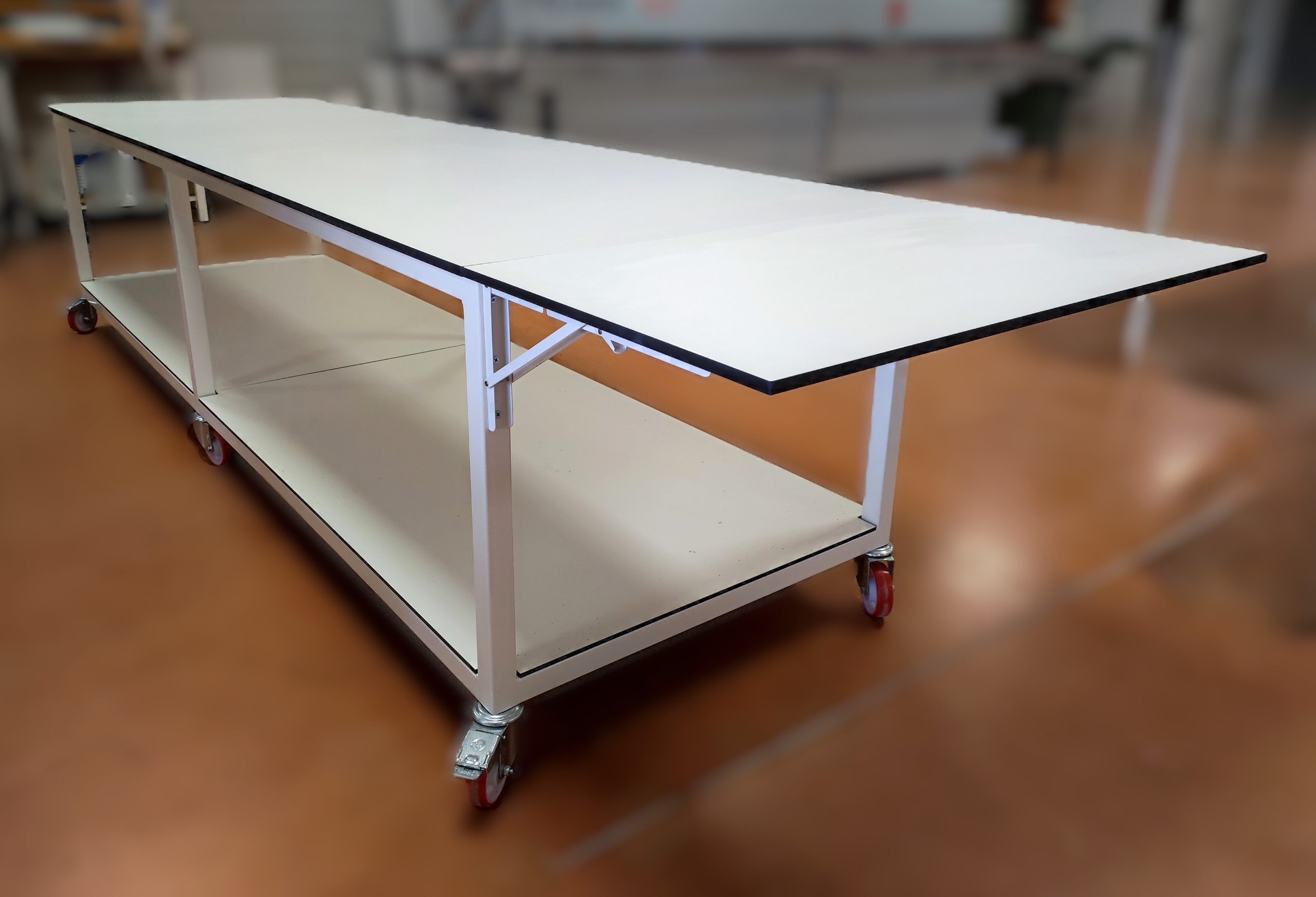 paillasse mobile stratifié compact pour zone robots