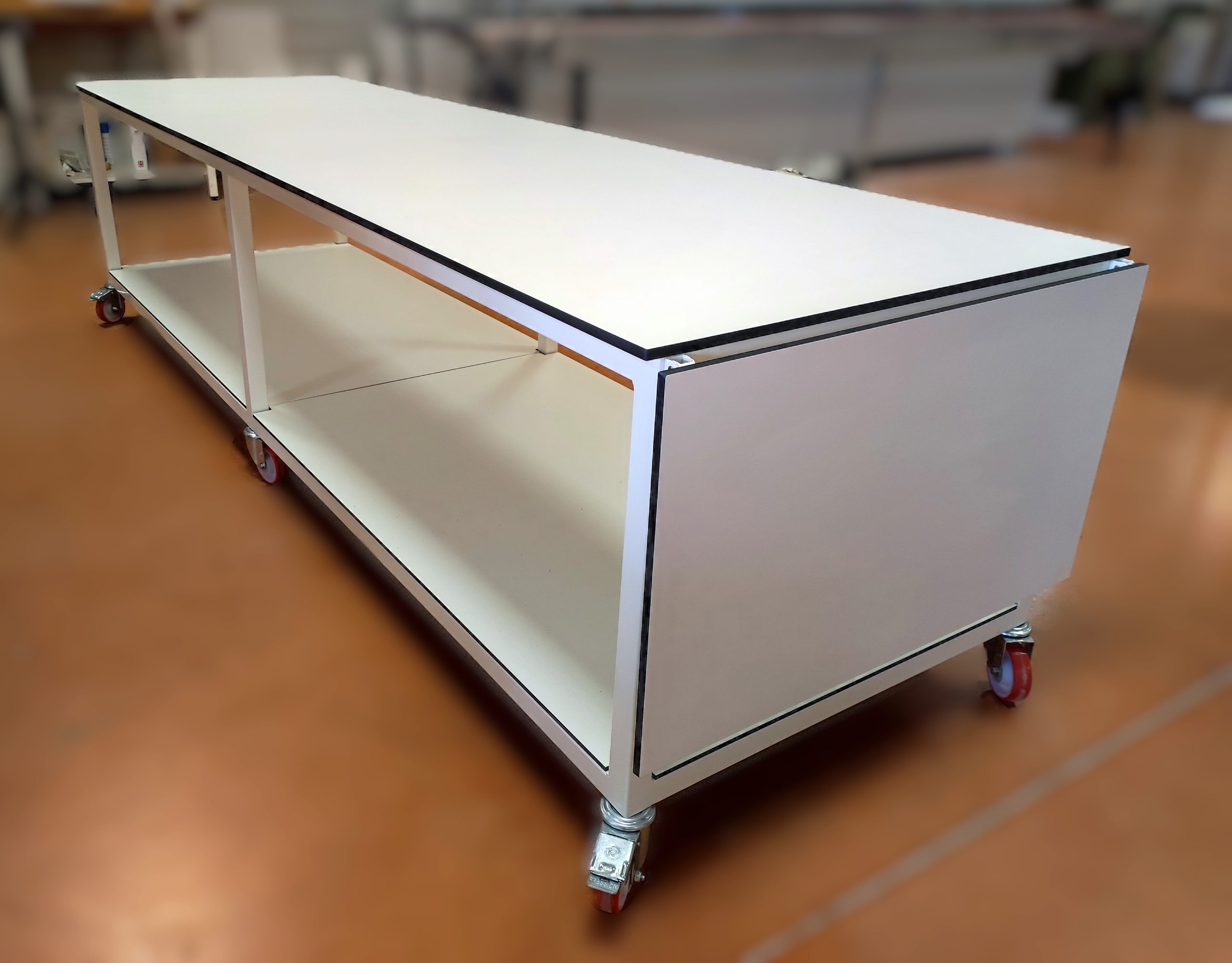 paillasse mobile stratifié compact pour zone robots